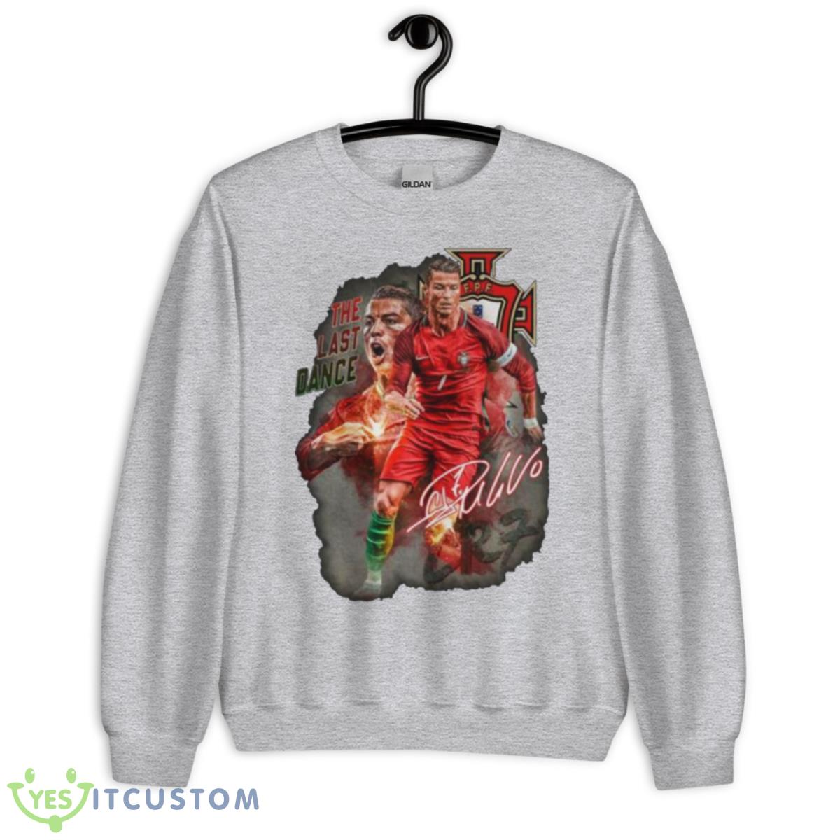 Ronaldo the Last Dance signatures 2022 shirt 6 Ronaldo the Last Dance signatures 2022 shirt - Unisex Heavy Blend Crewneck Sweatshirt