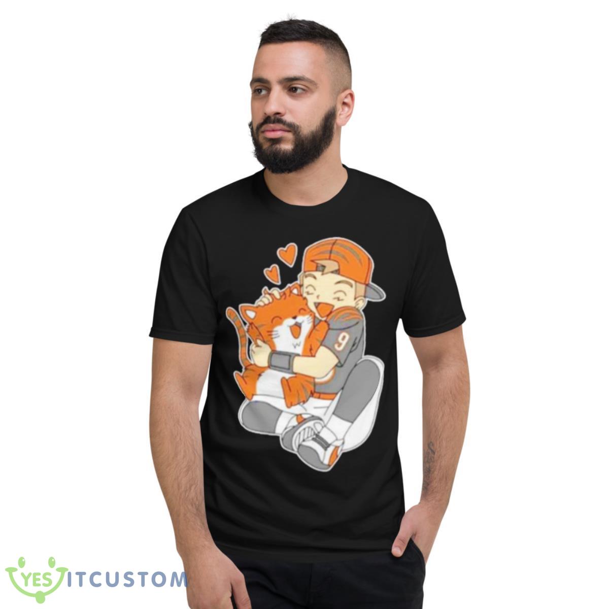 Joe Burrow Hug A Cute Tiger Shirt 2 Joe Burrow Hug A Cute Tiger Shirt - Short Sleeve T-Shirt