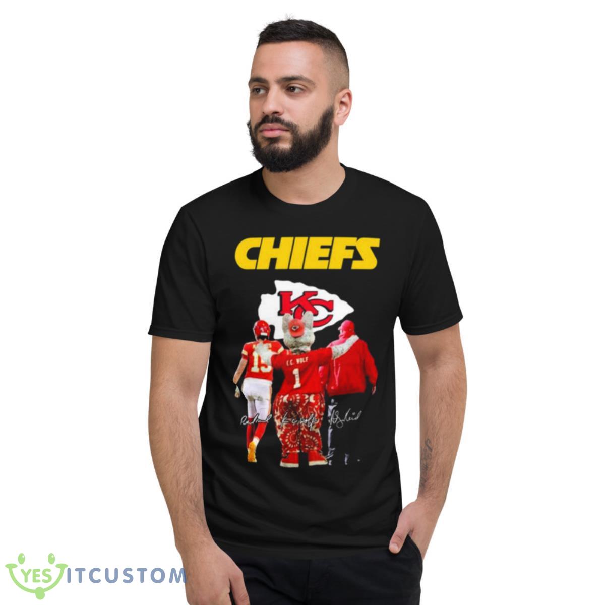 Chiefs Super Bowl Mahomes 15 C.C Wolf Signatures Shirt 2 Chiefs Super Bowl Mahomes 15 C.C Wolf Signatures Shirt - Short Sleeve T-Shirt
