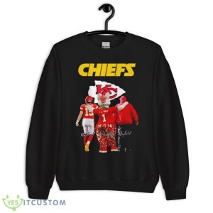 Chiefs Super Bowl Mahomes 15 C.C Wolf Signatures Shirt 8 Chiefs Super Bowl Mahomes 15 C.C Wolf Signatures Shirt - Unisex Crewneck Sweatshirt