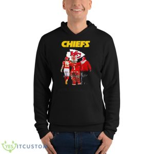 Chiefs Super Bowl Mahomes 15 C.C Wolf Signatures Shirt 9 Chiefs Super Bowl Mahomes 15 C.C Wolf Signatures Shirt - Unisex Fleece Pullover Hoodie
