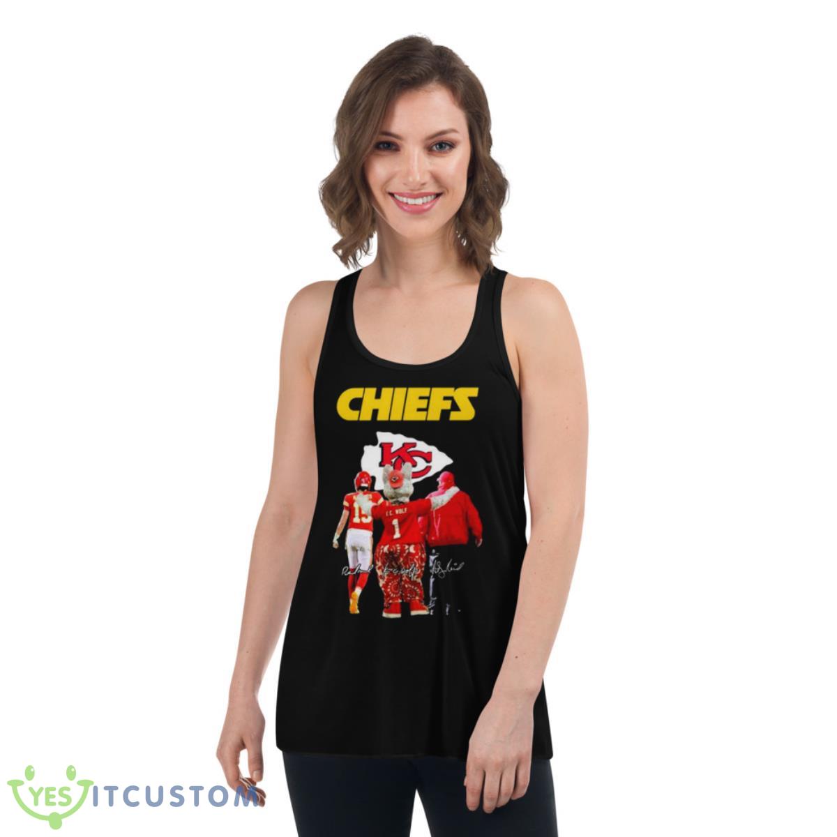 Chiefs Super Bowl Mahomes 15 C.C Wolf Signatures Shirt 5 Chiefs Super Bowl Mahomes 15 C.C Wolf Signatures Shirt - Women's Flowy Racerback Tank