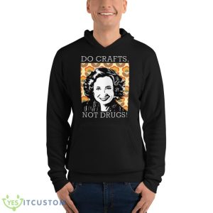 Do Crafts Not Drugs That ’70s Show Kitty Forman Shirt - Unisex Fleece Pullover Hoodie