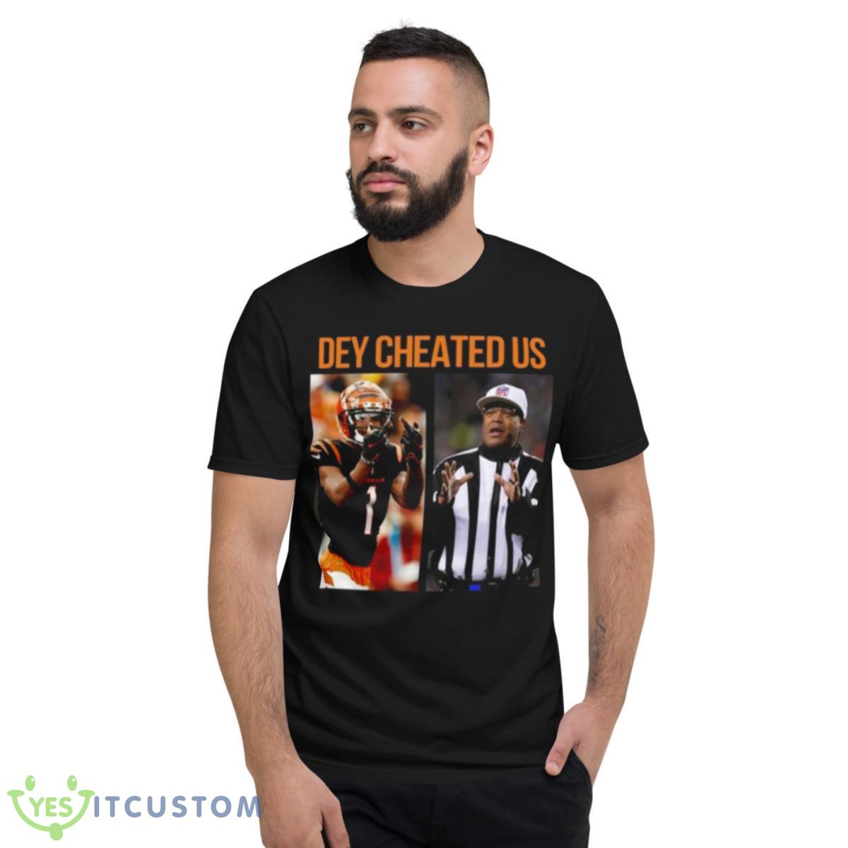 Ja’marr Chase Dey Cheated Us Shirt 2 Ja’marr Chase Dey Cheated Us Shirt - Short Sleeve T-Shirt
