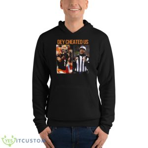 Ja’marr Chase Dey Cheated Us Shirt 9 Ja’marr Chase Dey Cheated Us Shirt - Unisex Fleece Pullover Hoodie