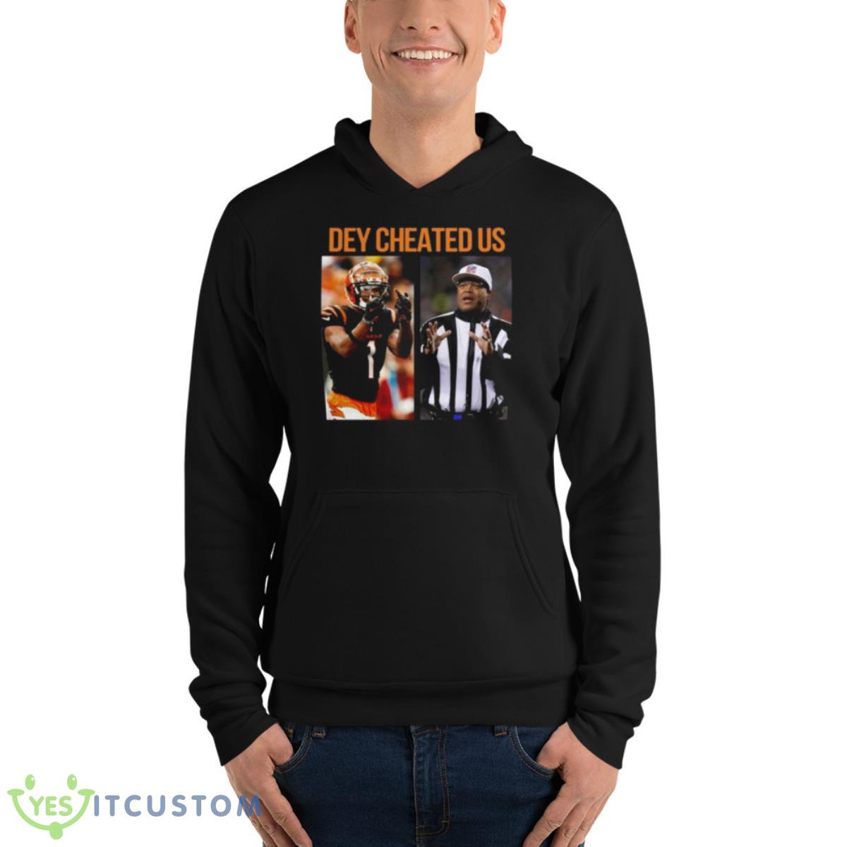 Ja’marr Chase Dey Cheated Us Shirt 4 Ja’marr Chase Dey Cheated Us Shirt - Unisex Fleece Pullover Hoodie