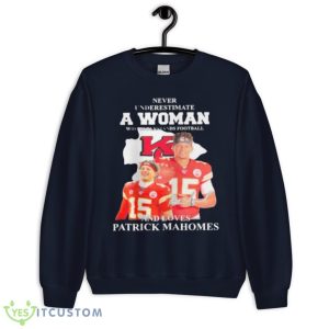 Never Underestimate A Woman Who Understands Football Loves Mahomes Shirt Gift For Fans Product Photo 1