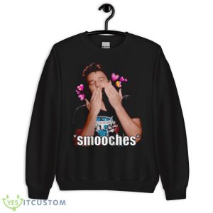 Smooches Meme Pedro Pascal Shirt - Unisex Crewneck Sweatshirt