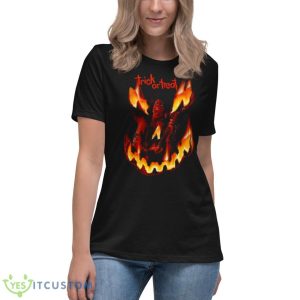 Trick Or Treat Fw Fastway Horseshoe Peck Shirt - Women's Relaxed Short Sleeve Jersey Tee