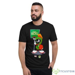 Milwaukee Bucks Looney Tunes Marvin The Martian Shirt - Short Sleeve T-Shirt