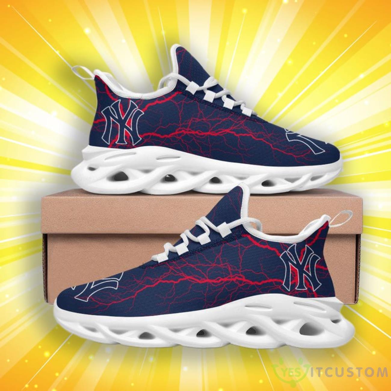 New York Yankees Lightning Pattern Max Soul Shoes 6 New York Yankees Lightning Pattern Max Soul Shoes Product Photo 2
