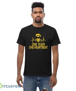 Iowa Hawkeyes One Team One Heartbeat T Shirt, Christmas Sweatshirt - Men’s Classic Tee Gildan 5000